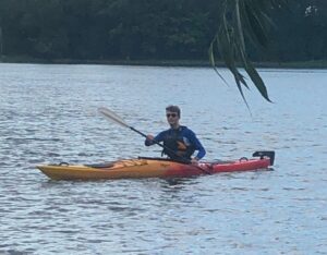 Pourquoi prendre l&rsquo;autobus quand on peut se rendre à ses cours en kayak?