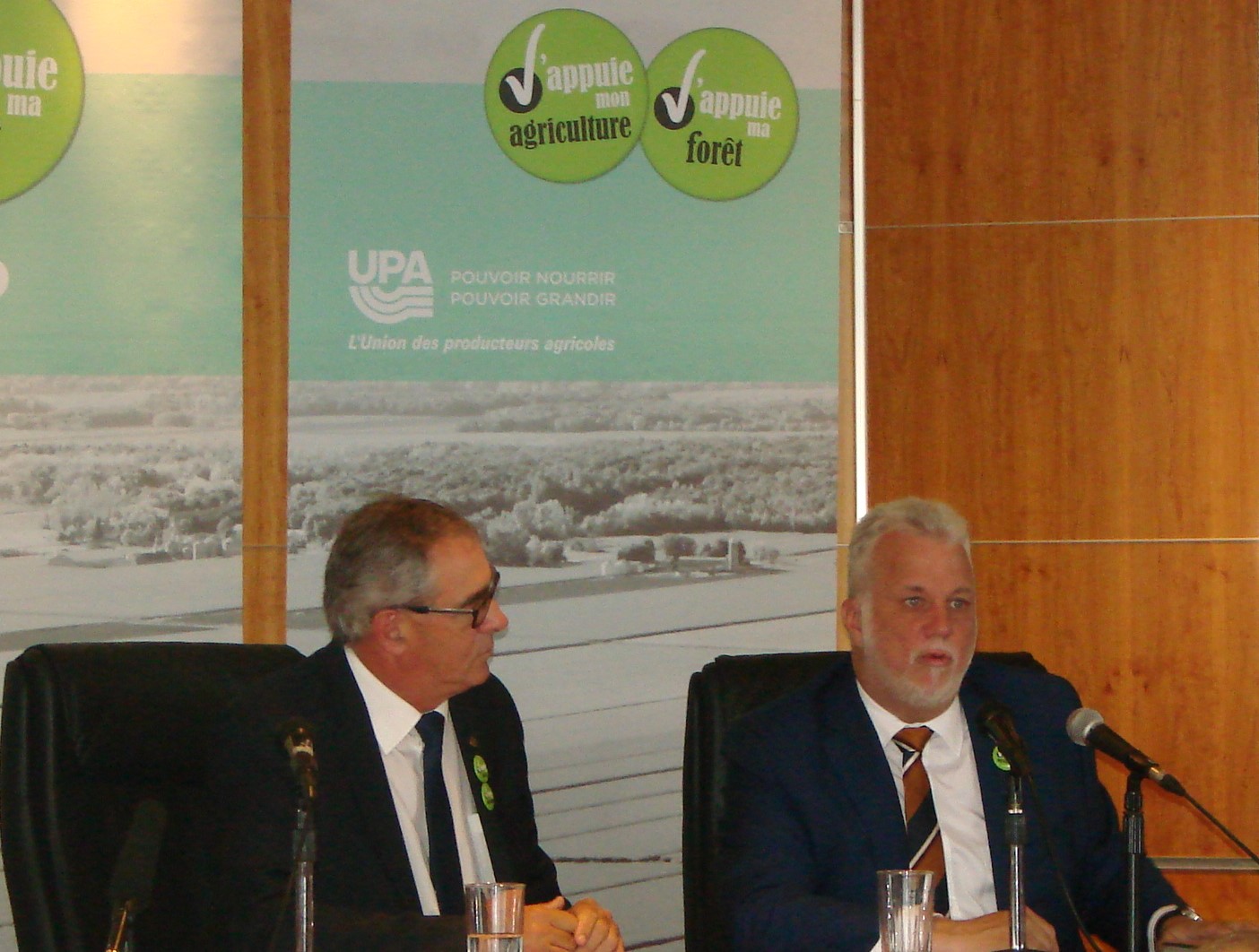 Couillard, Lisée et Legault courtisent les producteurs agricoles