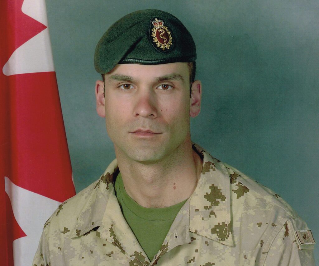 Un bâtiment nommé en hommage à Christian Duchesne, caporal-chef des forces armées canadiennes décédé en fonction en Afghanistan en 2007