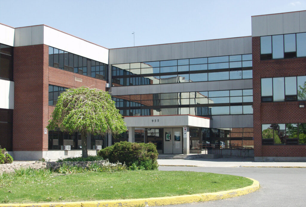 Chaleur, travaux et qualité de l’eau incertaine forcent la fermeture de l’école De Mortagne à Boucherville