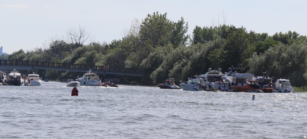 Le nouveau pont des îles cause une congestion sur le fleuve