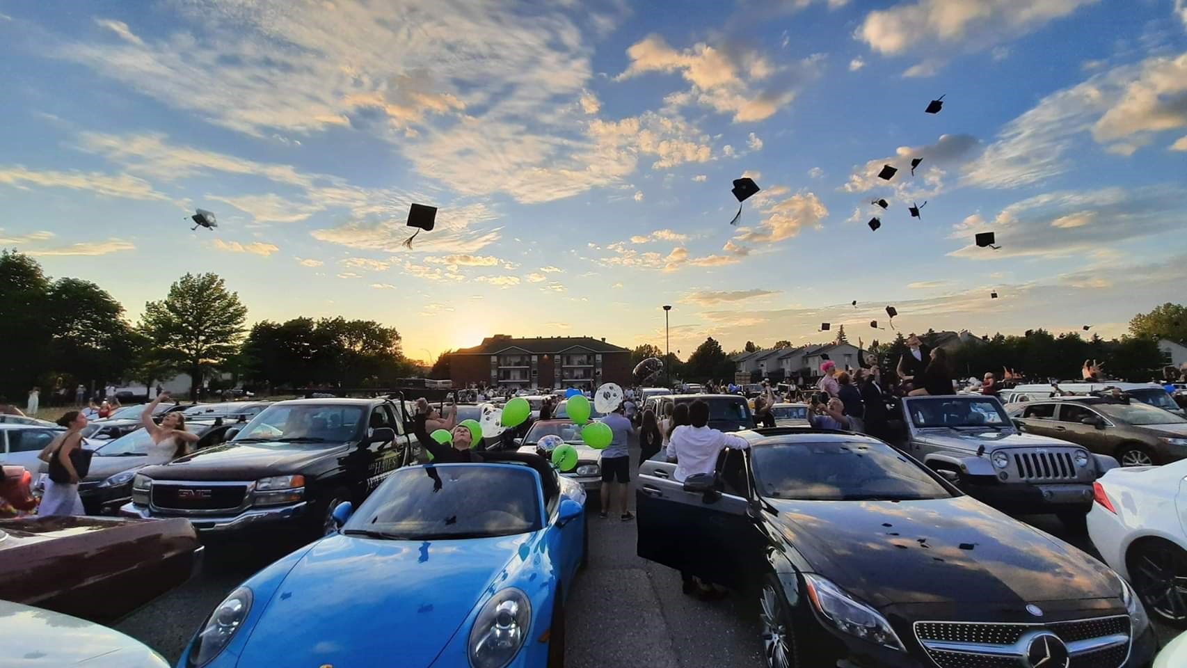 Les finissants de l’école De Mortagne défilent dans les rues