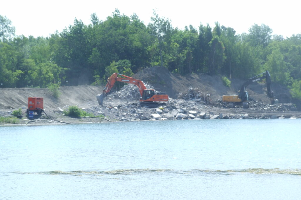 Les travaux de éhabilitation de l&rsquo;ex-carrière Landreville ont débuté lundi