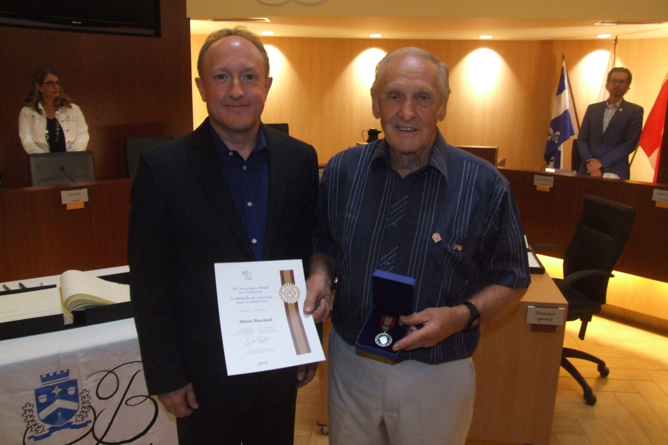 Le Bouchervillois Benoit Bouchard reçoit la Médaille du souverain pour les bénévoles