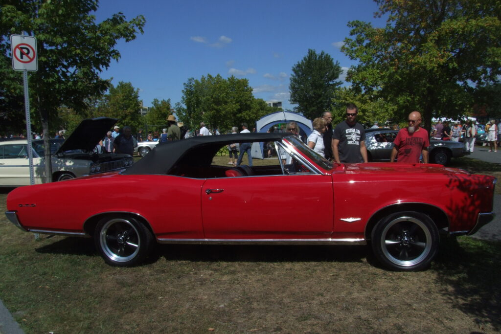 Des spécimens élégants à l’exposition de voitures anciennes présentée au parc Vincent-d’Indy