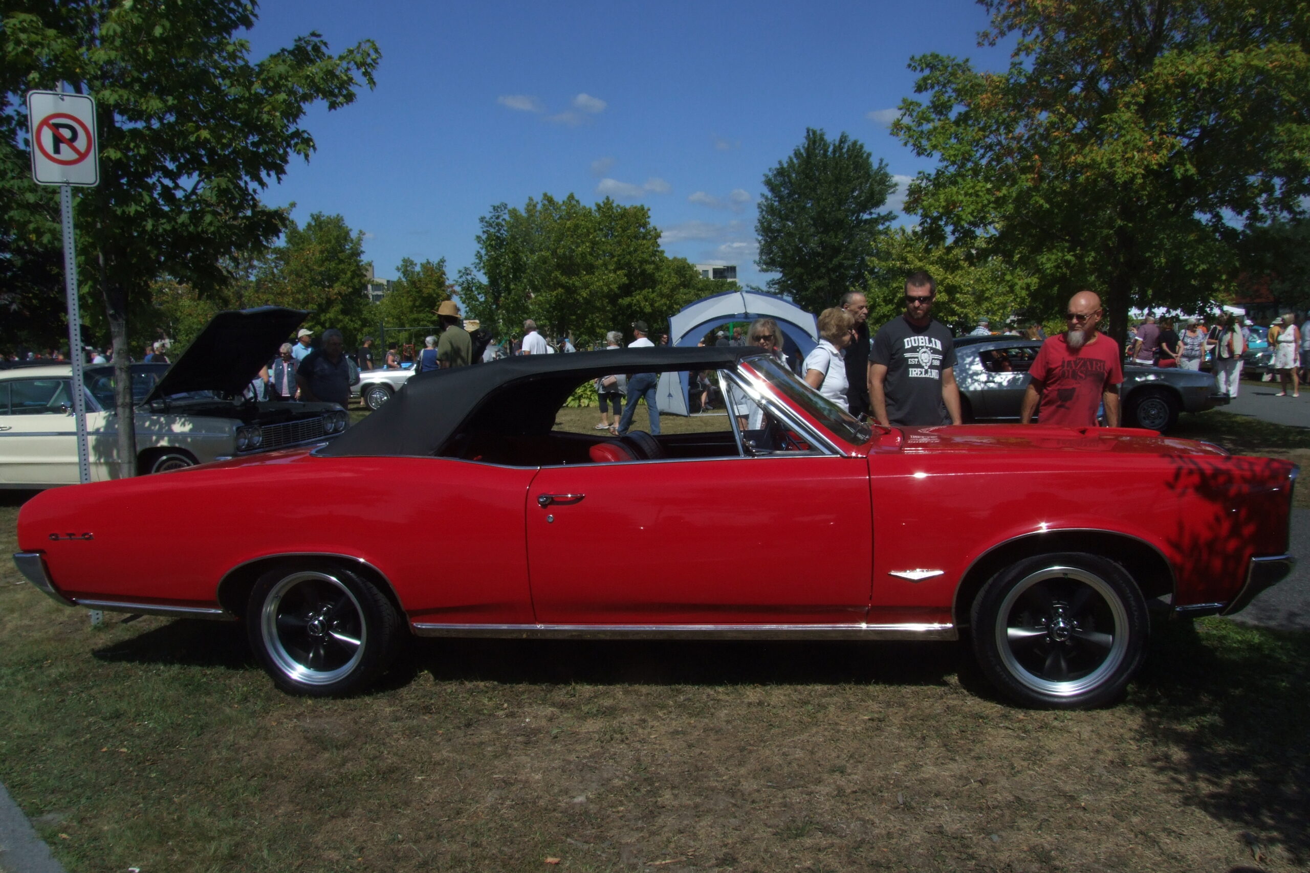 Des spécimens élégants à l’exposition de voitures anciennes présentée au parc Vincent-d’Indy