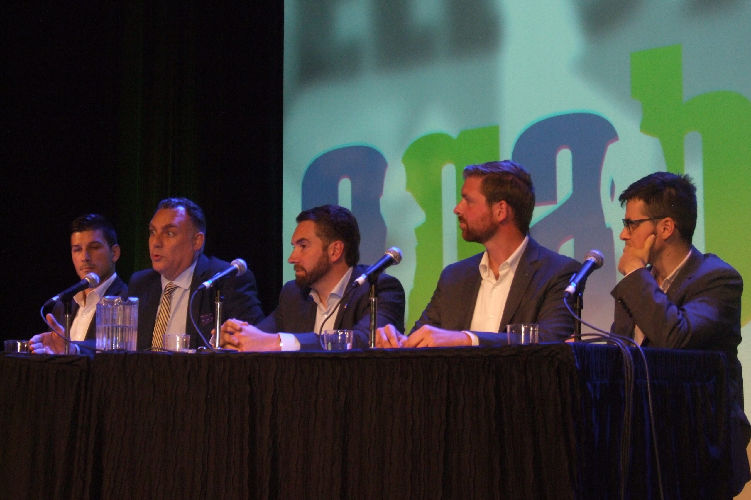 Un débat électoral politiquement correct devant une assistance de 40 personnes