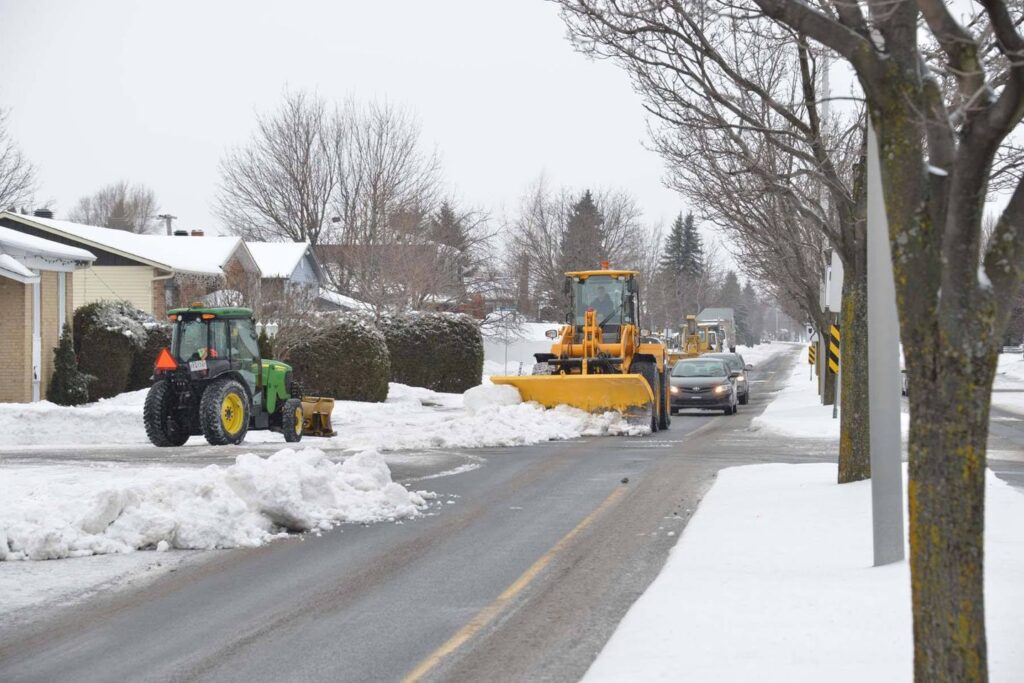 Déneigement à Sainte-Julie: des retards à cause de bris d&rsquo;équipements