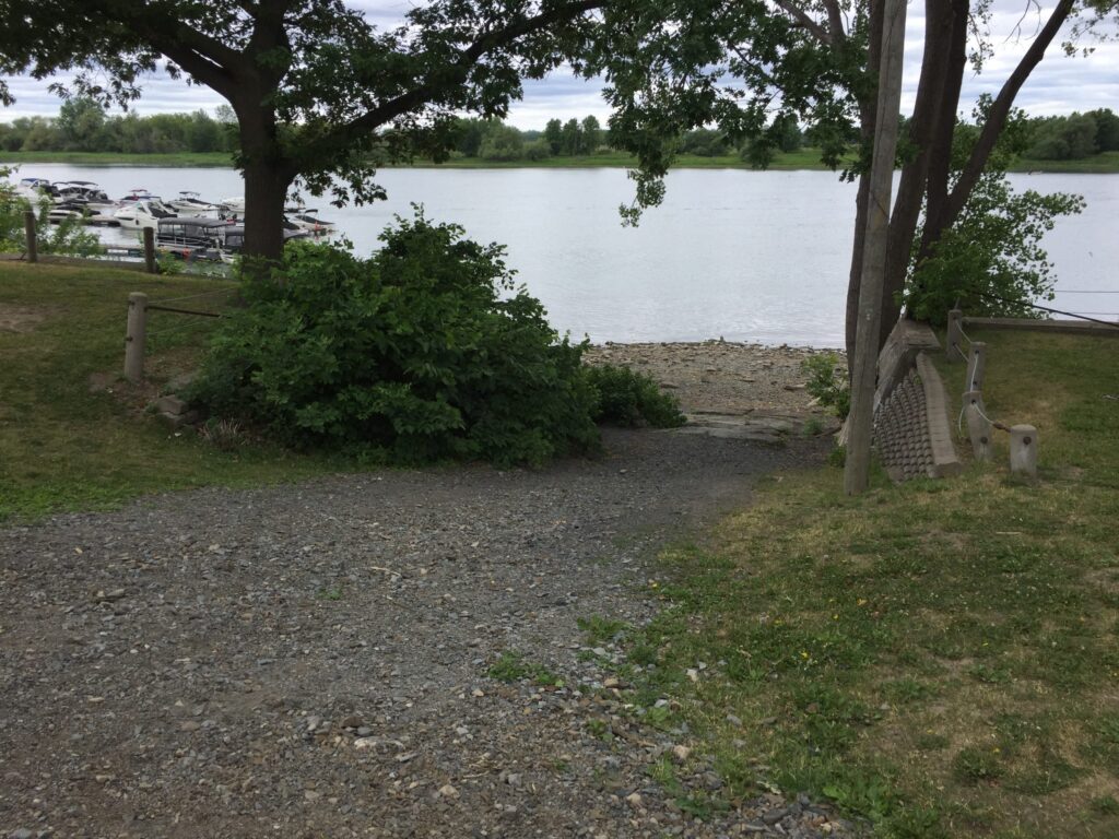 Les véhicules à moteur seront-ils interdits sur la descente de la rue De La Perrière ?