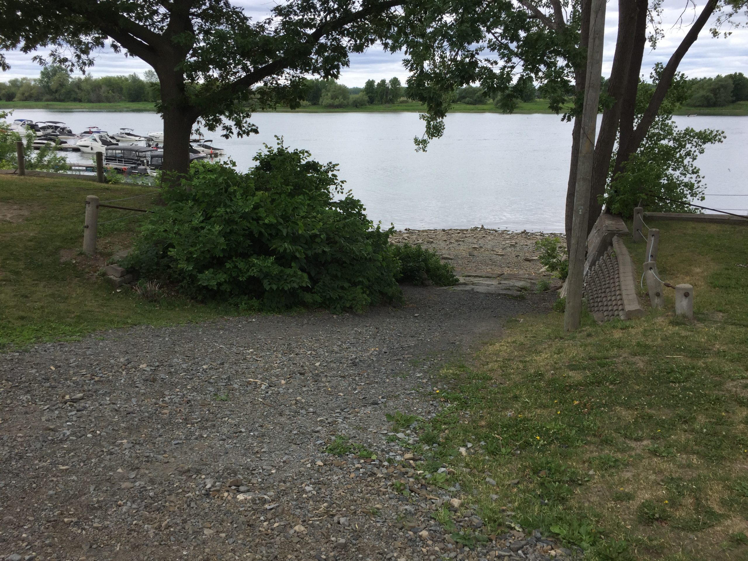 Les véhicules à moteur seront-ils interdits sur la descente de la rue De La Perrière ?