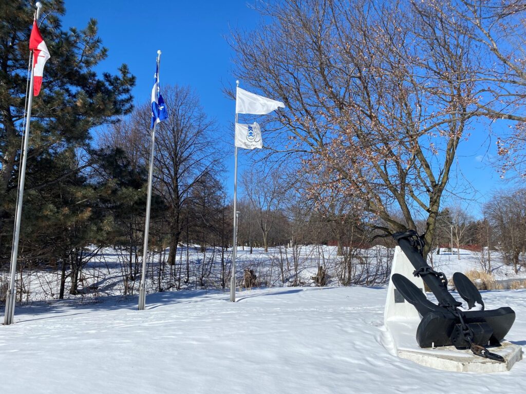 Boucherville hisse trois drapeaux blancs