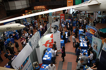 Des entreprises en aéro recrutent à l’ÉNA