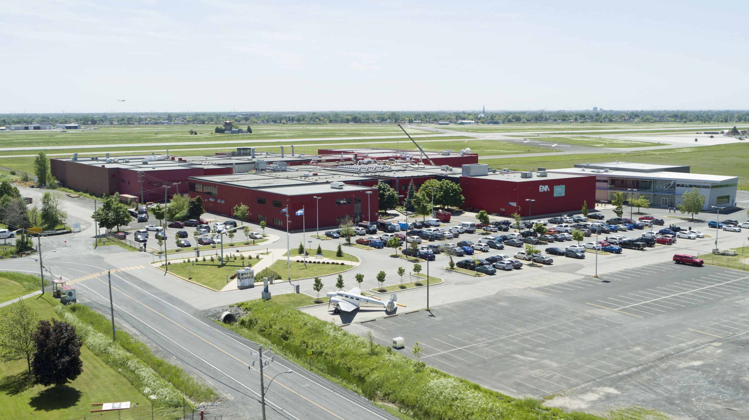 L’ÉNA et Longueuil allient leurs forces pour la création d’une zone d’innovation en aérospatiale 