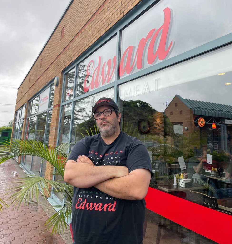 Le restaurant Edward Smoked Meat retire ses publicités des plateformes Meta et appelle au boycottage