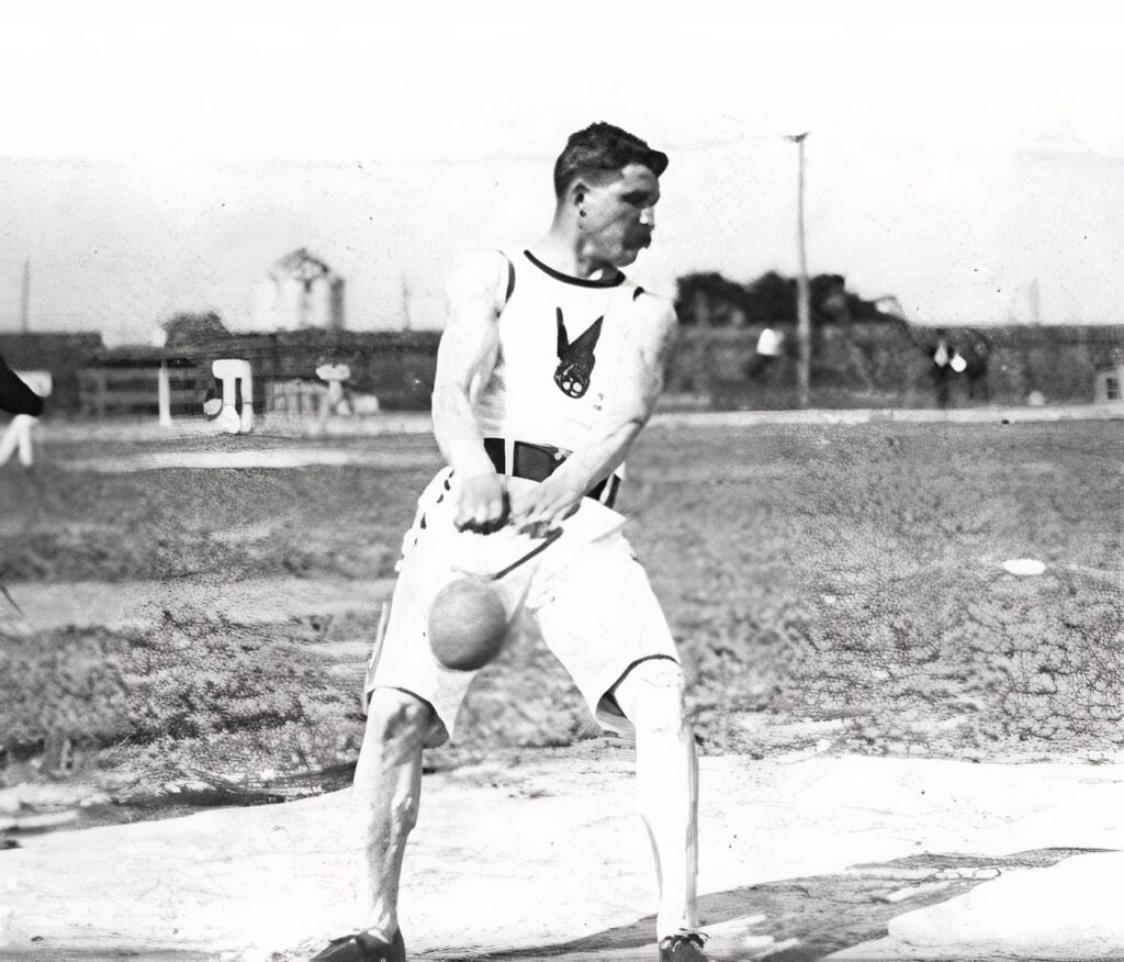 La courte gloire du Bouchervillois Étienne Desmarteau, premier médaillé d’or olympique du Canada