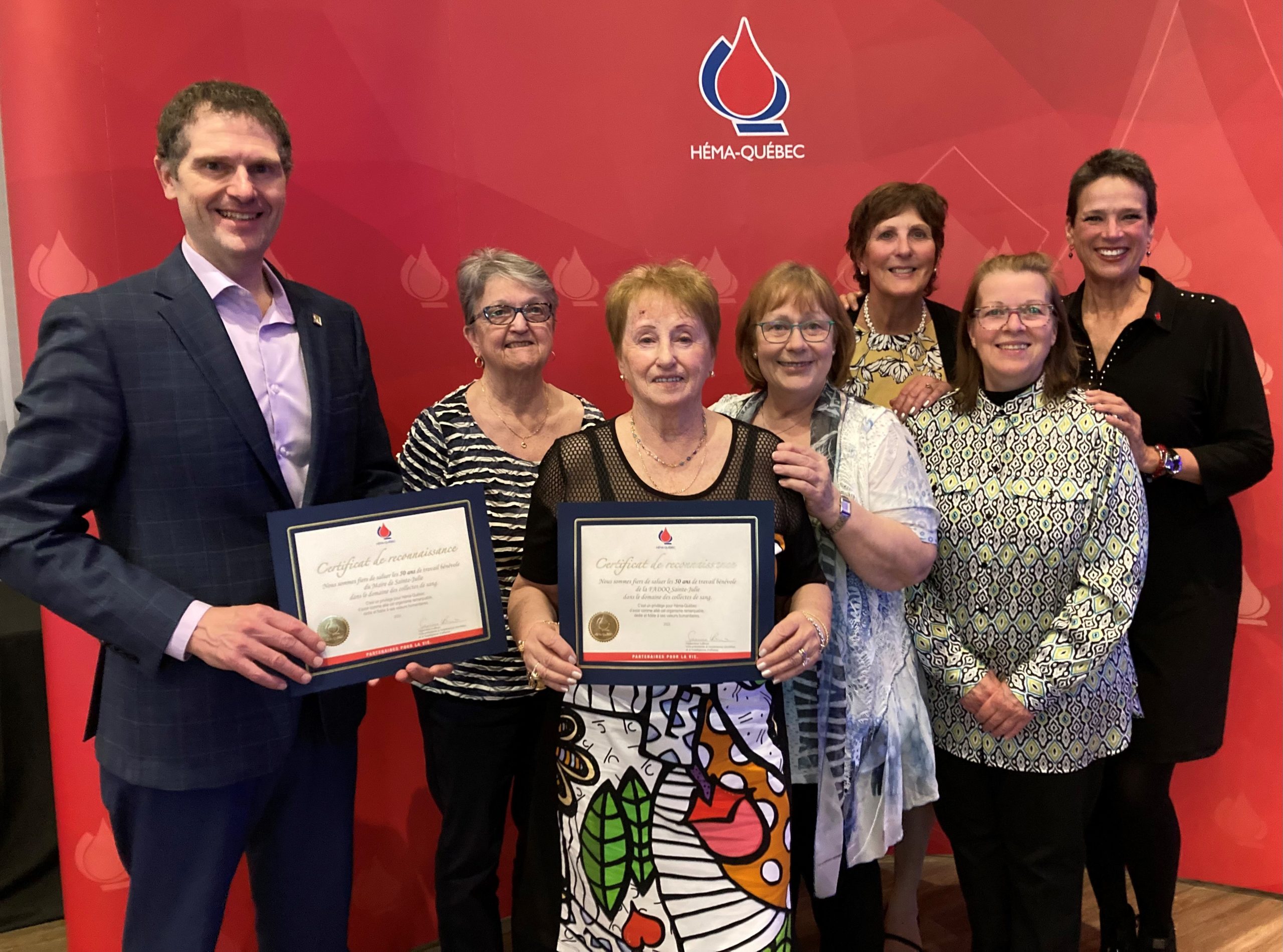 Héma-Québec souligne les 50 années d’implication bénévole de la Ville de Sainte-Julie