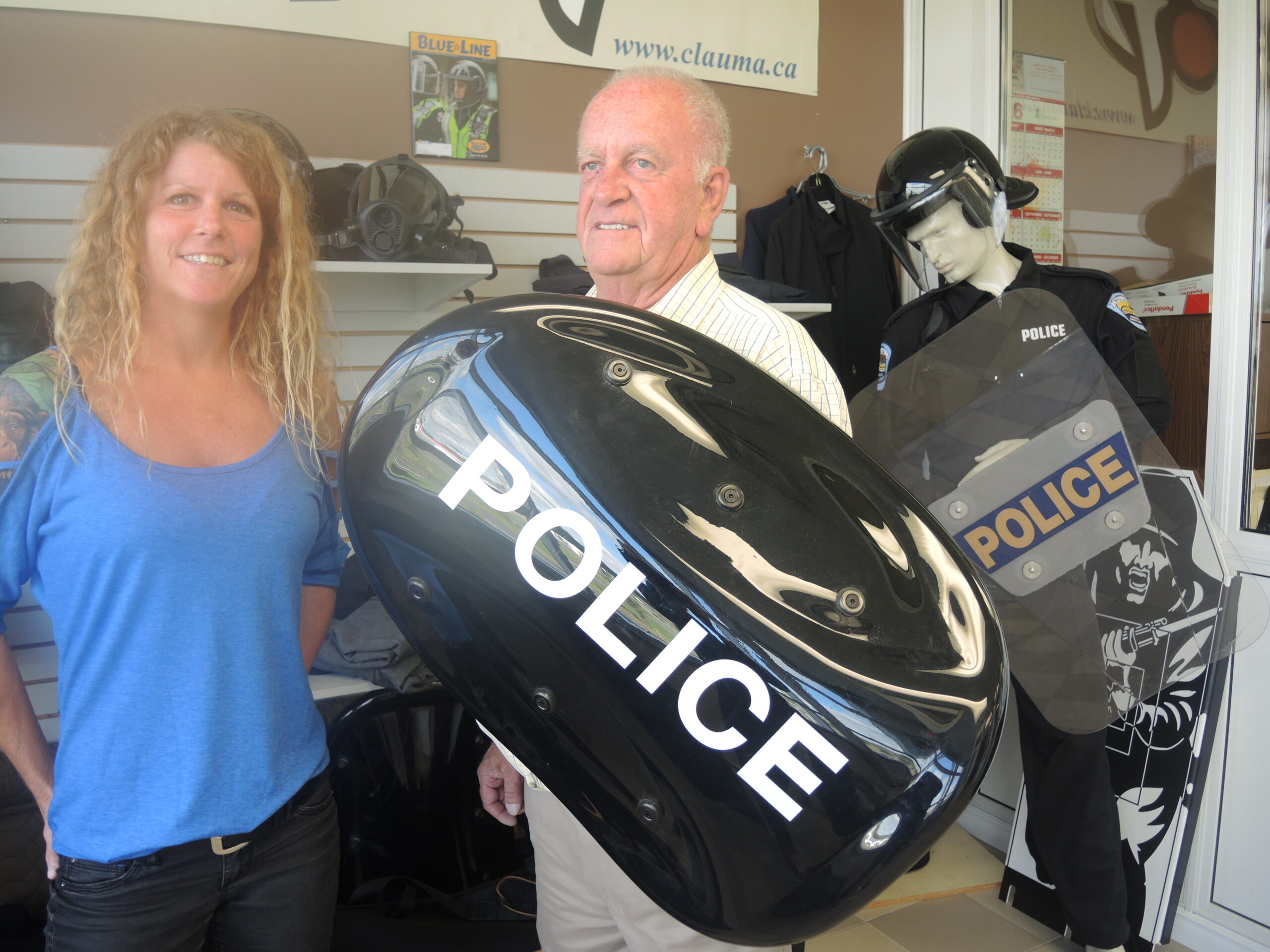 Équipements de protection antiémeute fabriqués à Sainte-Julie et distribués dans 130 pays