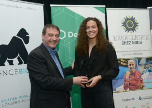 Ariane Mainville reçoit le prix Athlète élite