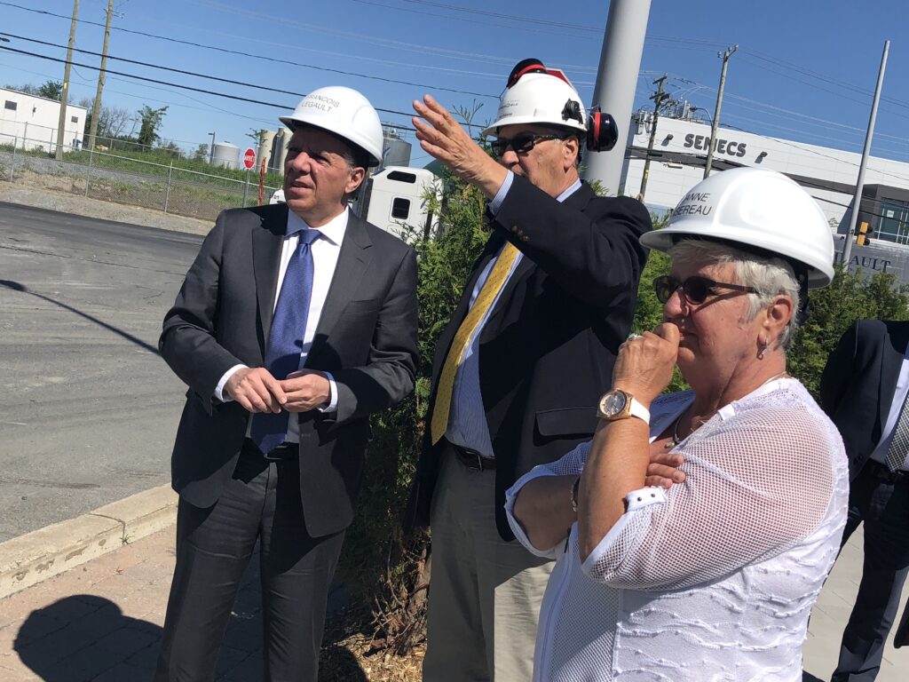 François Legault visite Greenfield Global et SÉMECS dans Verchères