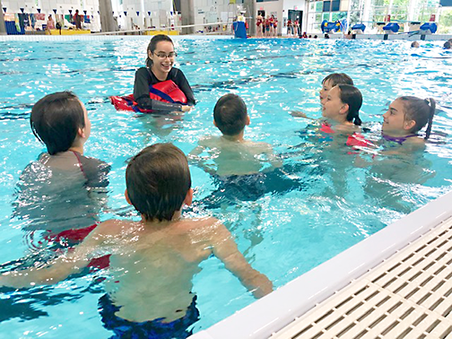 Un groupe d’élèves de Boucherville participe à la formation Nager pour survivre