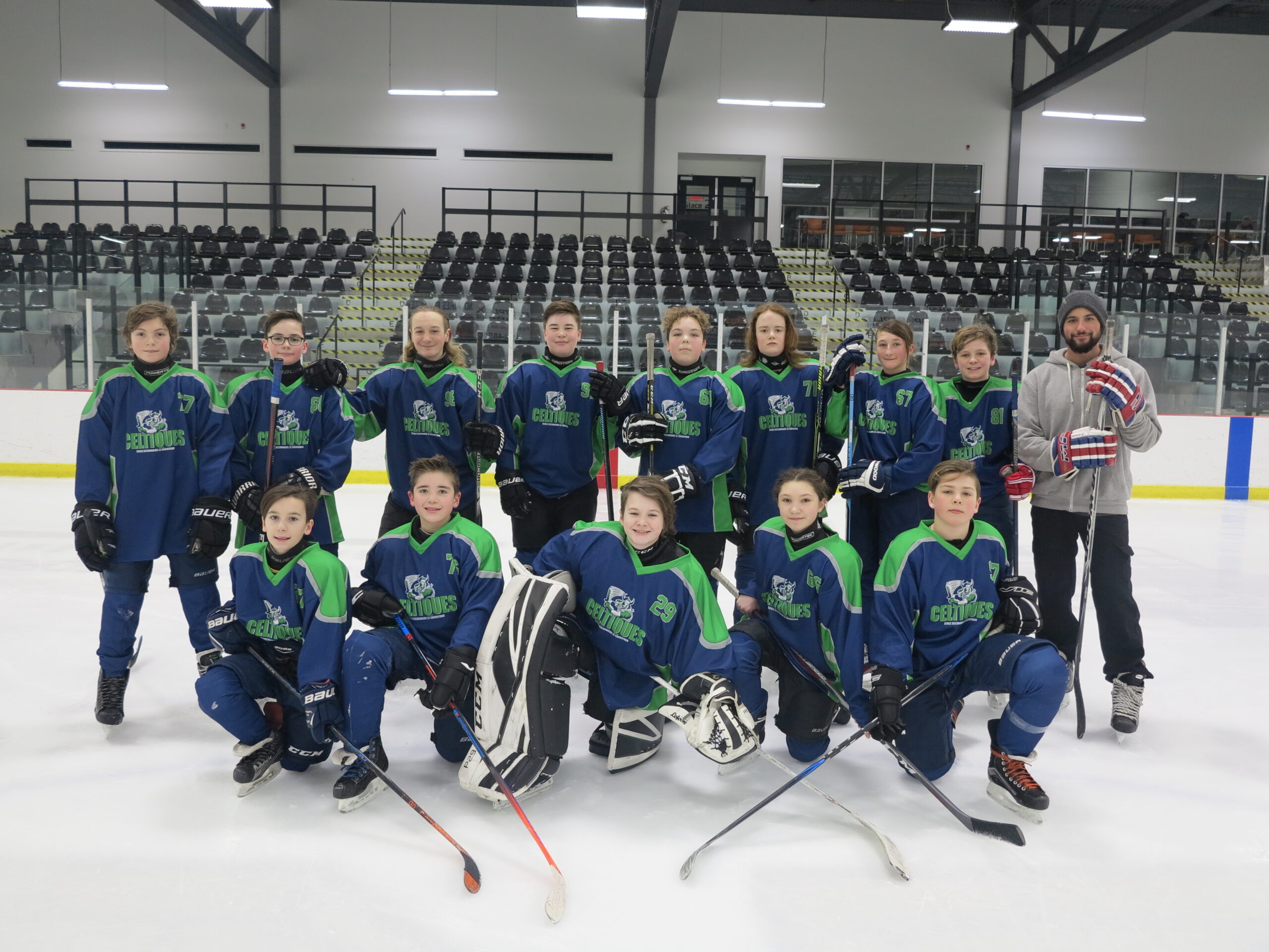 Un programme de hockey scolaire bien implanté à l&rsquo;école le Carrefour à Varennes