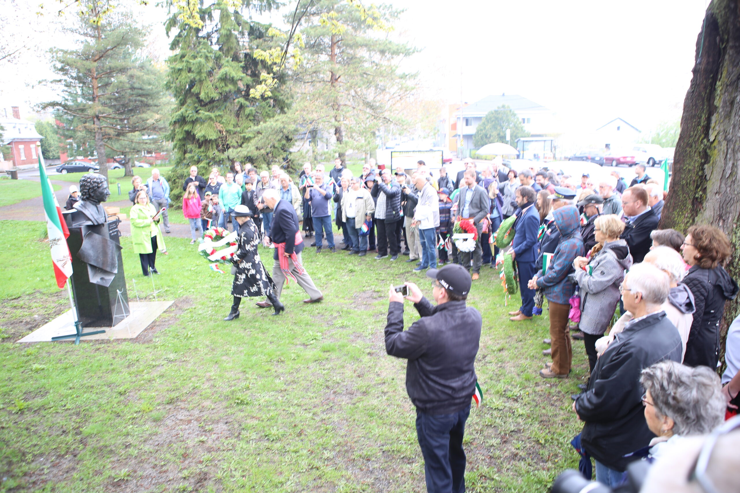 La foule applaudit à l’idée d’ériger une statue à Québec et une à Verchères afin d’honorer Bernard Landry