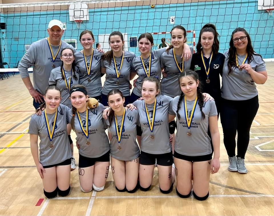Deux équipes de volleyball de Varennes ont participé à un gros tournoi provincial à Québec