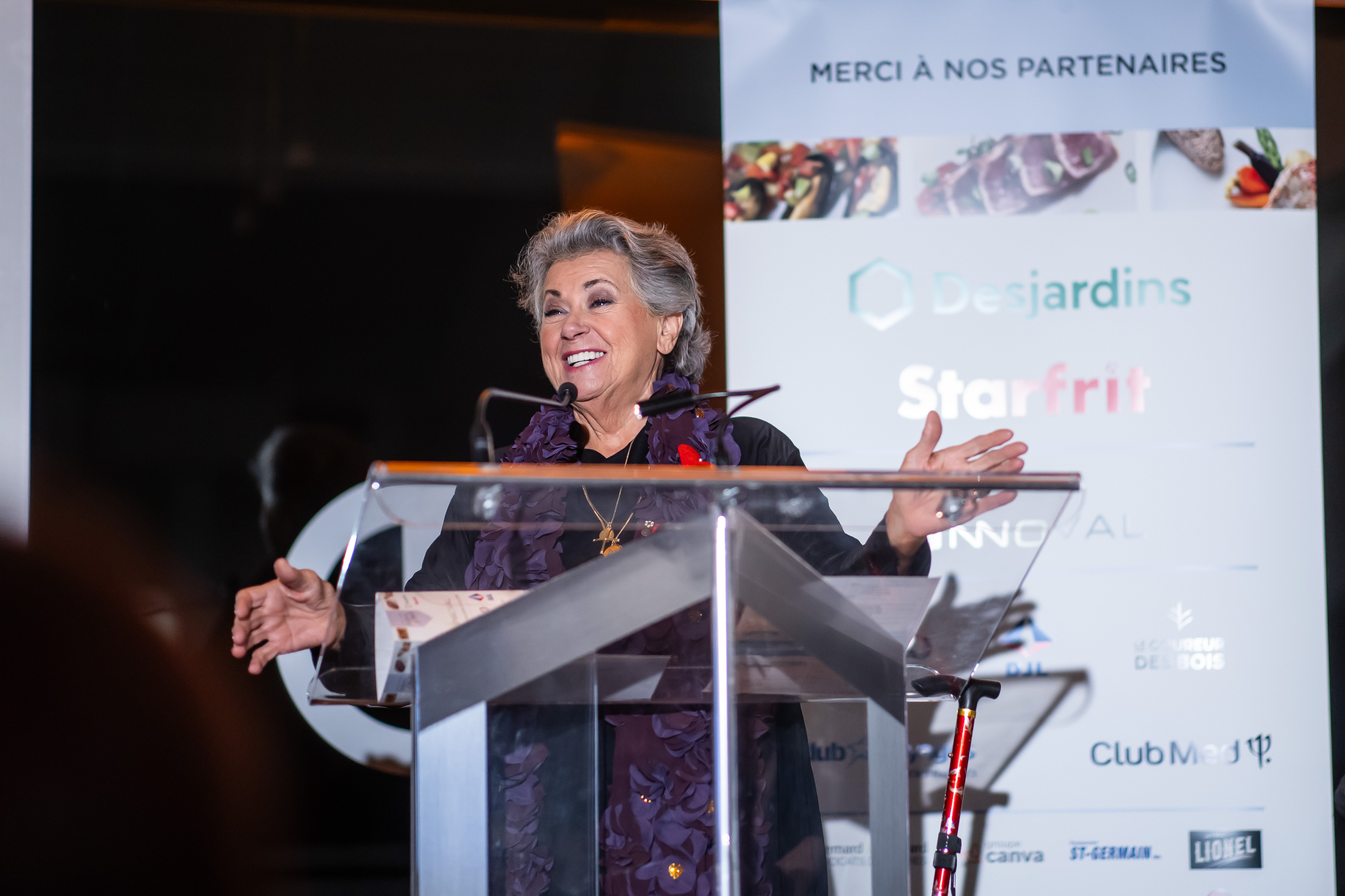 Visite surprise de Ginette Reno à Sainte-Julie à la Soirée gastronomique huîtres et chefs de la Fondation Hôpital Pierre-Boucher
