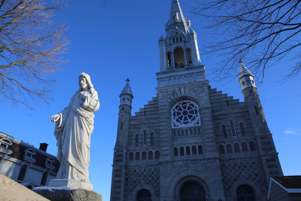 Les cloches retentissent à nouveau à Sainte-Julie!