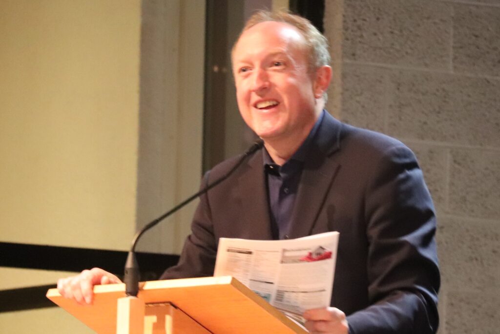 Le maire Jean Martel se porte à la défense des médias locaux