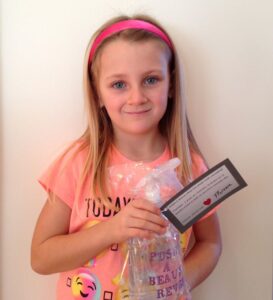 La jeune Varennoise de 7 ans veut amasser des fonds pour la Maison Source Bleue