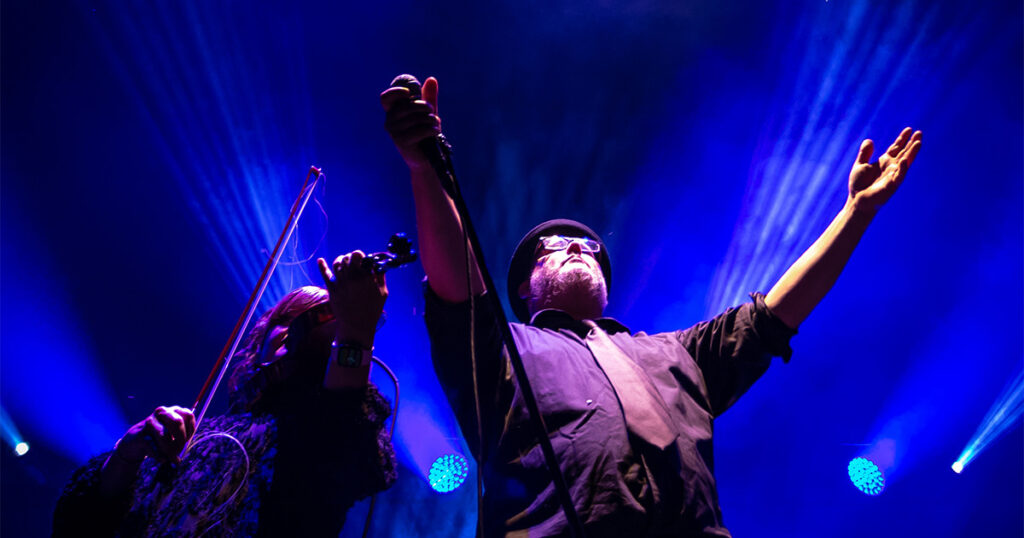 Varennes en deuil de Karl Tremblay, chanteur du groupe Les Cowboys Fringants