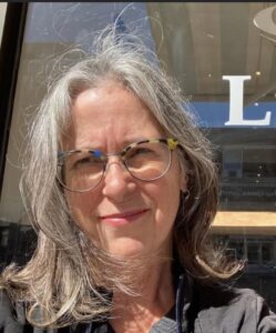 Suzanne Roy invite à la découverte de l’univers artistique de Line Hamel