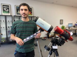 Éclipse solaire : on s’arrache les lunettes de protection