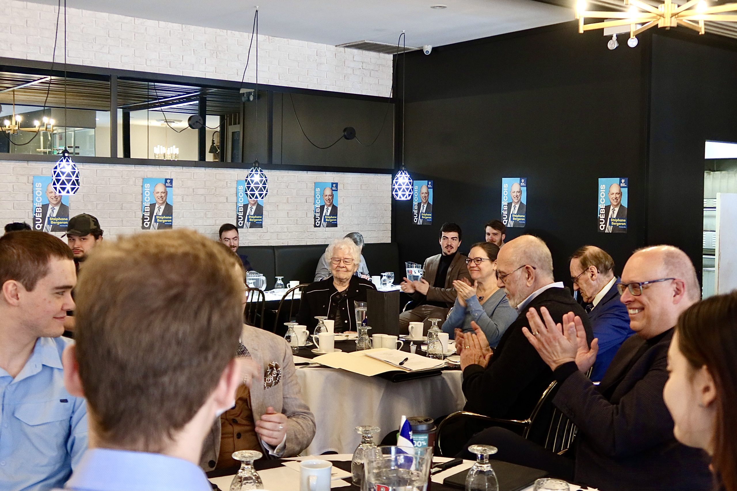 Après des décennies de militantisme, notamment aux côtés de Stéphane Bergeron, Monique Désy tire sa évérence… du moins partiellement!