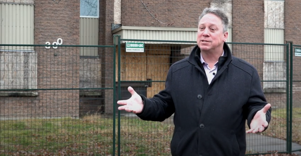 Un HLM barricadé à Saint-Amable : « C’est inconcevable! », déplore le maire Stéphane Williams