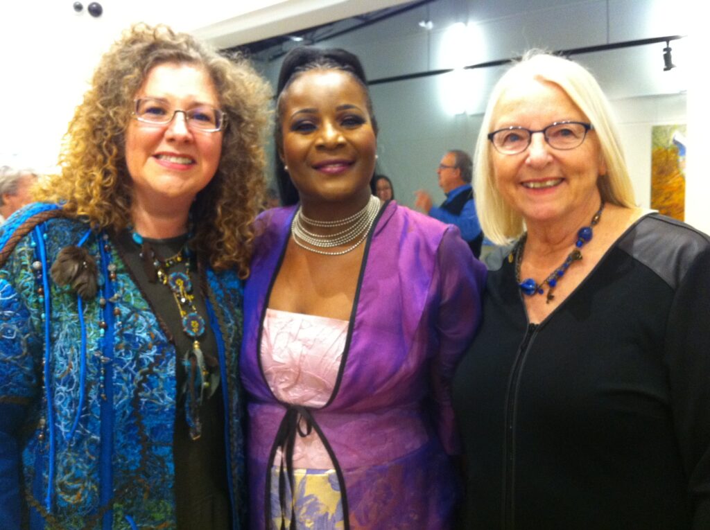 La soprano Marie-Josée Lord chante à l’exposition Croisement d’univers