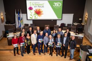 Le conseil municipal décerne les Mérites Varennes en fleurs 2022