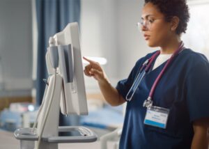 Des simulations indiquent que la croissance des cas et des nouvelles hospitalisations pourrait ralentir d&rsquo;ici peu