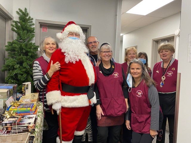Le Père Noel chez les Filles d’Isabelle