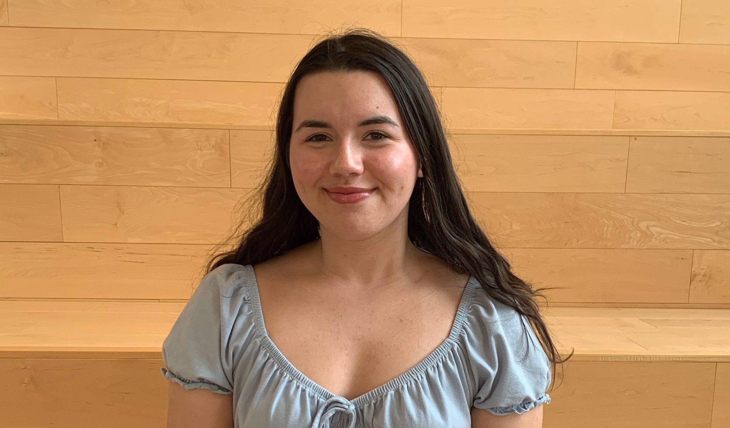 Une jeune varennoise veut vous couper les cheveux en quatre