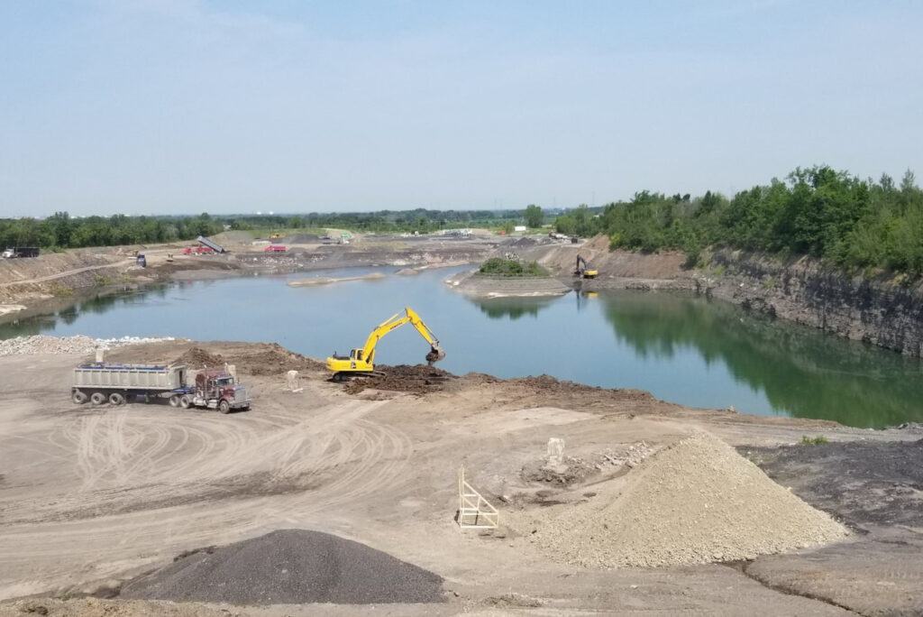 La Ville et Sanexen signent le protocole d’entente sur la éhabilitation de l’ancienne carrière