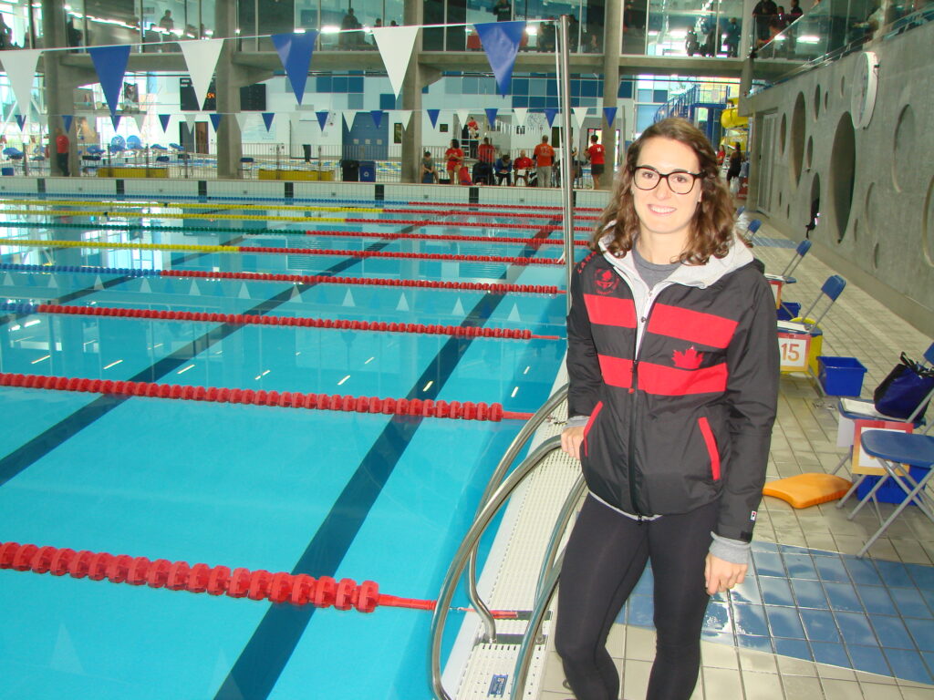 Sandrine Mainville nage dans les études et le travail
