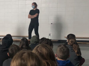 L’ex-olympien Olivier Jean partage sa passion avec les élèves de l’école L’Arpège à Sainte-Julie