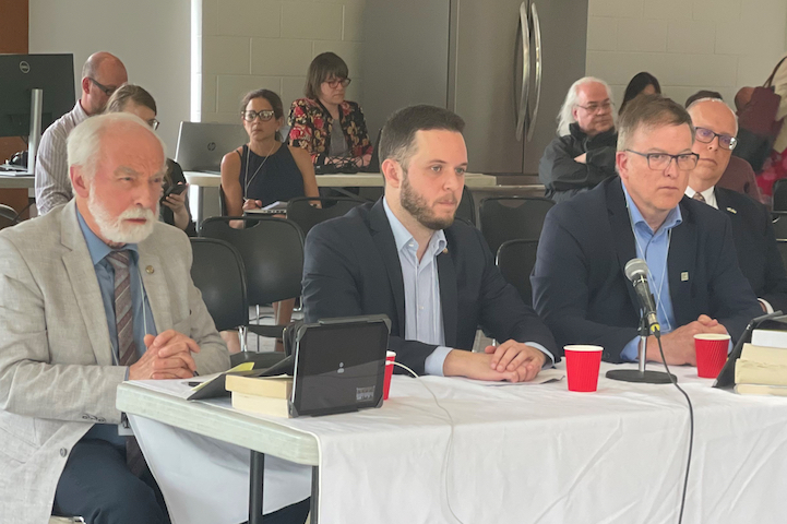 Sainte-Julie présente son mémoire aux audiences publiques pour le développement de l’Aéroport de Saint-Hubert