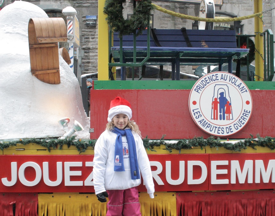 Défilé du père Noël à Montréal: une jeune fille amputée de Varennes sensibilise les enfants à la prudence