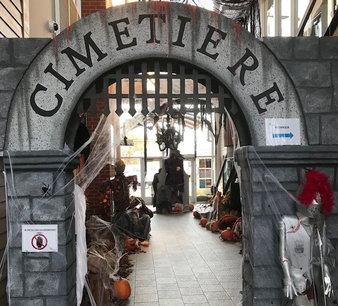 Plongez dans l’ambiance d’Halloween, jusqu’au 1er novembre, à l’Hôtel de Ville de Saint-Amable !