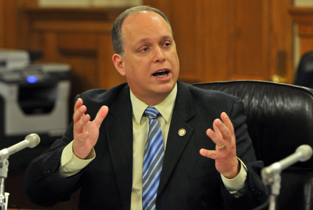 Accès aux soins de santé: le PQ propose un plan qui repose sur le bon diagnostic