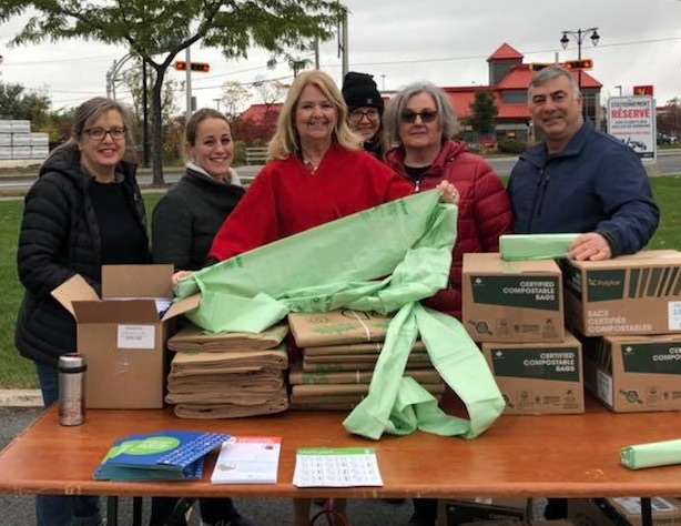 La distribution de sacs compostables à Sainte-Julie attire plusieurs centaines de citoyens