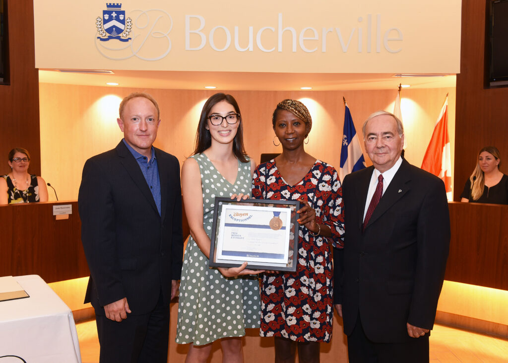 Une finissante de l&rsquo;école de Mortagne reçoit une bourse de l&rsquo;Ordre du mérite